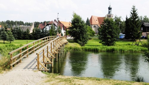 Swornegacie - drewniany most przez rzekę